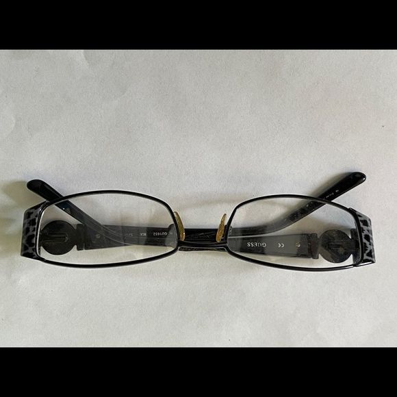 Guess glasses with no script main image 10